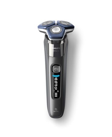 Series 7000 SkinIQ Electric Shaver with Quick Clean Pod